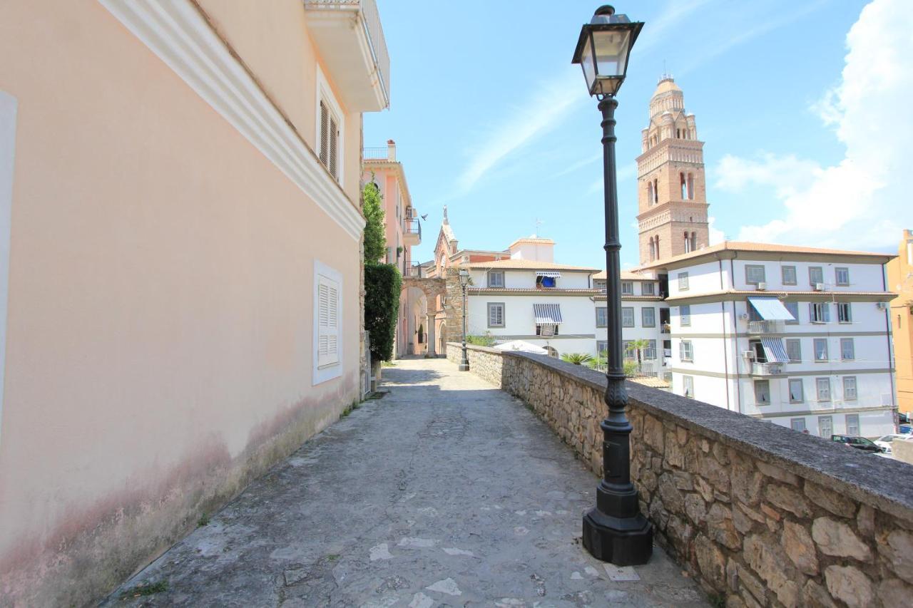 Sapore Di Mare Al Duomo Hotel Gaeta Exterior foto