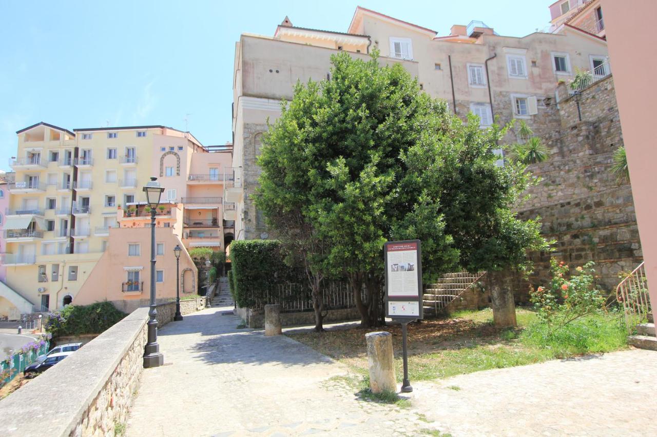 Sapore Di Mare Al Duomo Hotel Gaeta Exterior foto